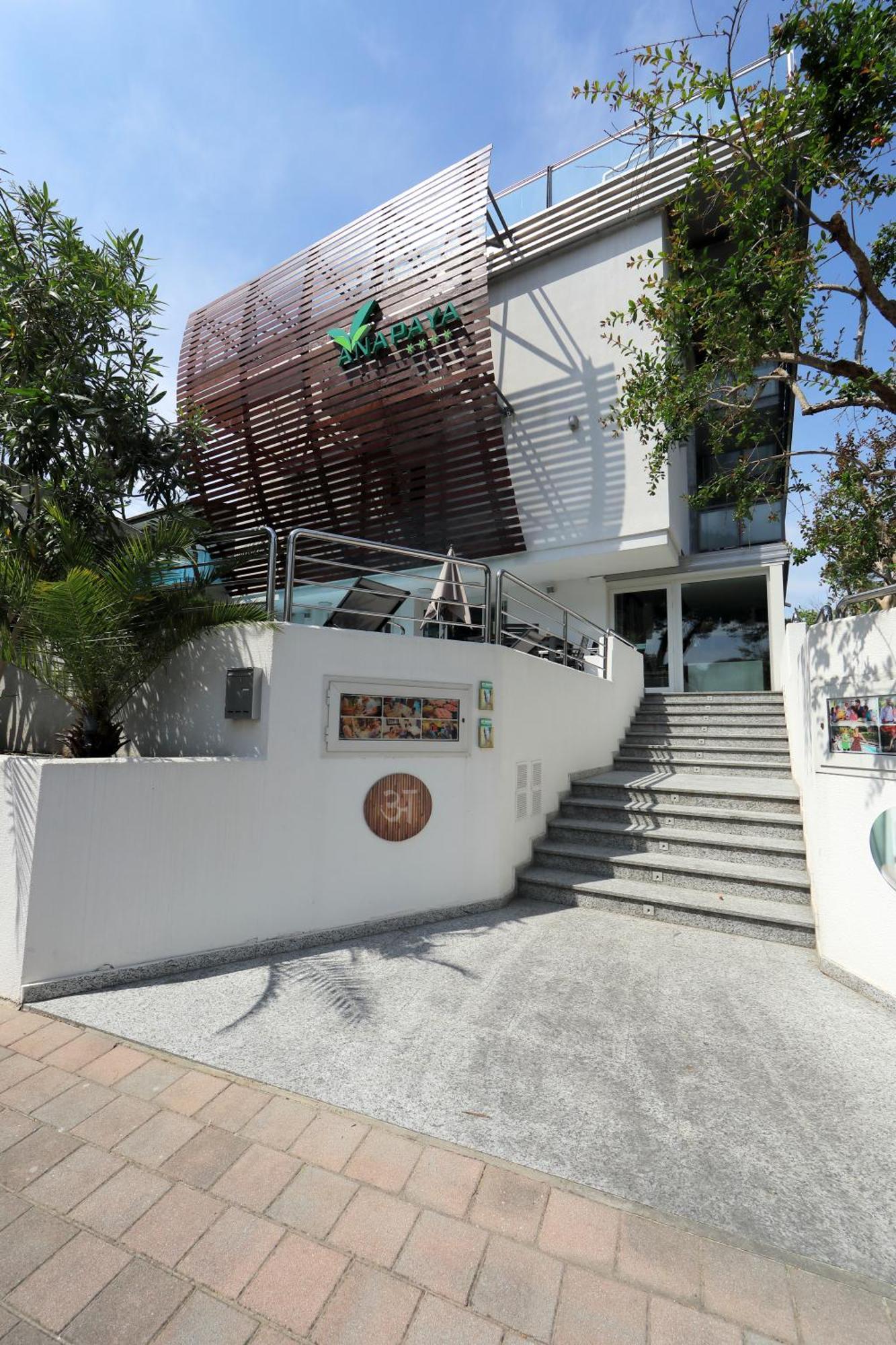 Hotel Anapaya Lignano Sabbiadoro Bagian luar foto